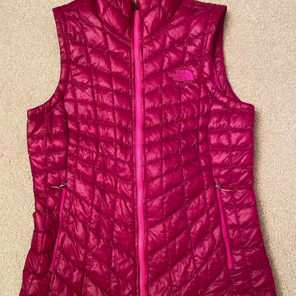 North Face like new vest. Pink, XS vest. 100% nylon shell,100% polyester lining.